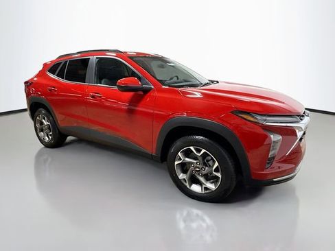 New 2026 Chevrolet Trax LT w/ Driver Confidence Package FWD image 5