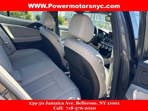 Used 2023 Genesis G70 2.0T image 18