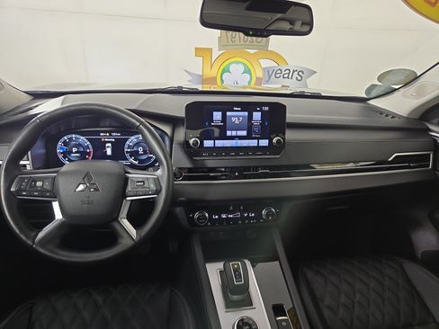 Used 2024 Mitsubishi Outlander SEL AWD/4WD image 14
