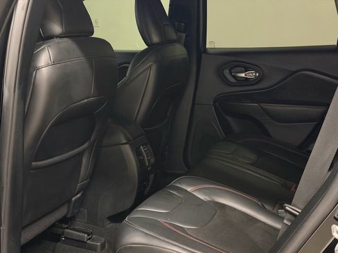 Used 2020 Jeep Cherokee Trailhawk w/ Comfort/Convenience Group image 31