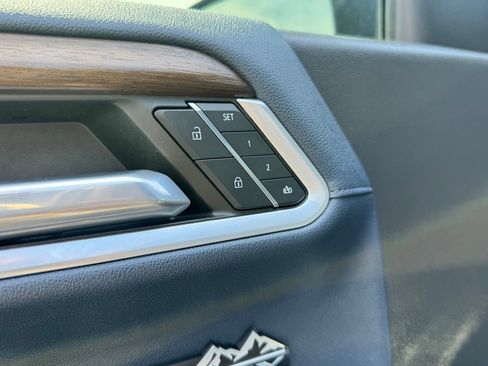 Used 2022 Chevrolet Silverado 1500 High Country w/ High Country Premium Package AWD/4WD image 17