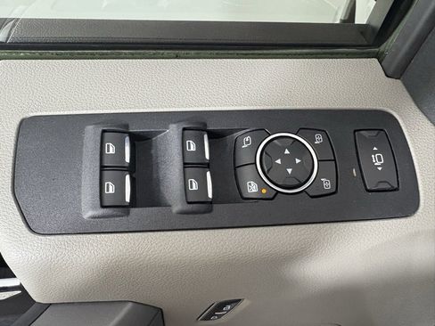 Used 2019 Ford F250 XLT w/ XLT Premium Package image 16