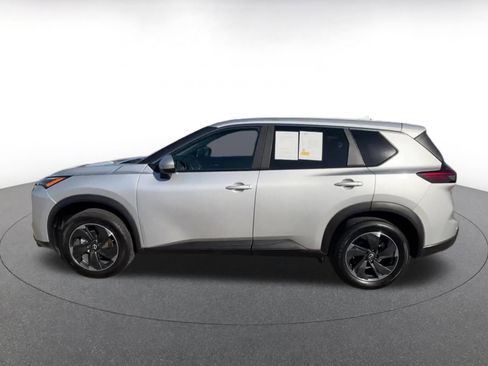 Used 2025 Nissan Rogue SV FWD image 9