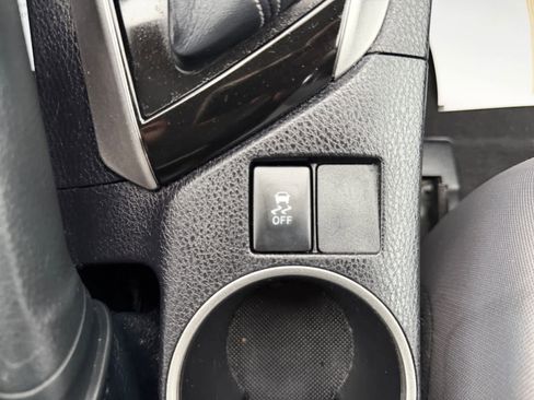 Used 2015 Toyota Corolla LE image 19