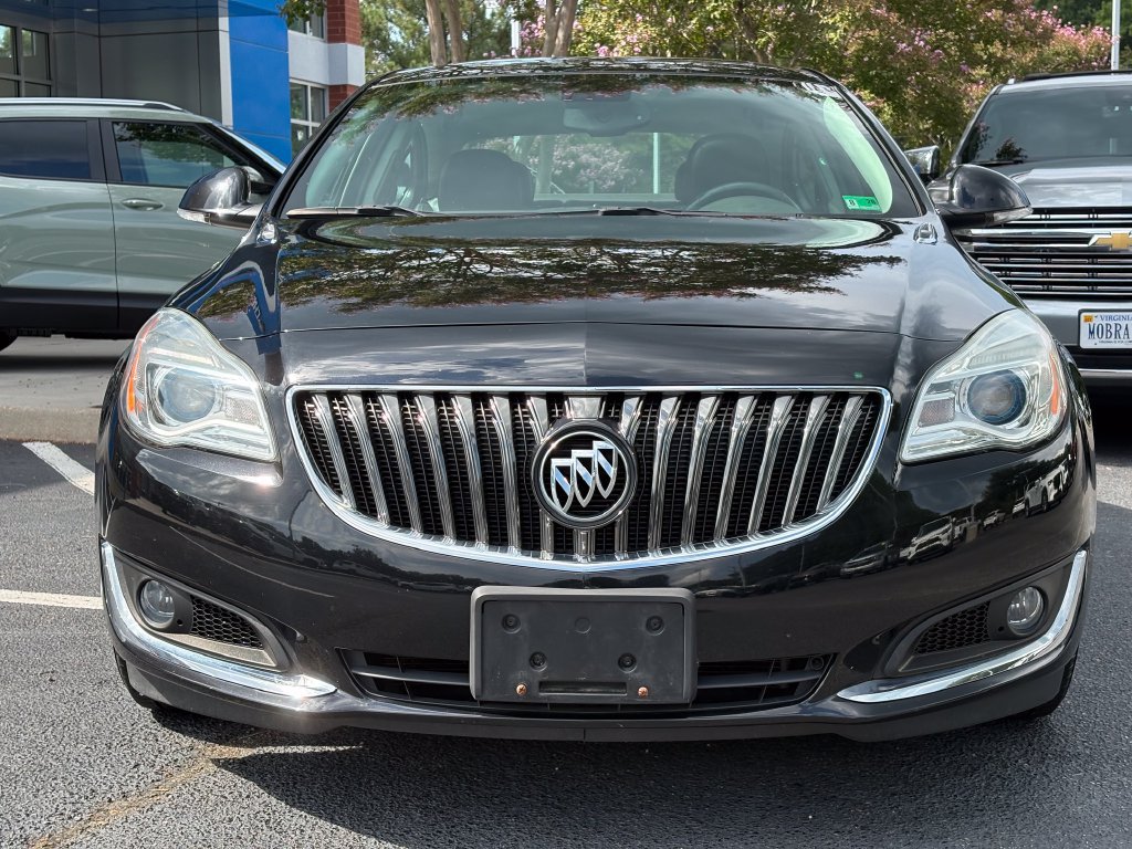 Used 2017 Buick Regal Sport Touring FWD image 3