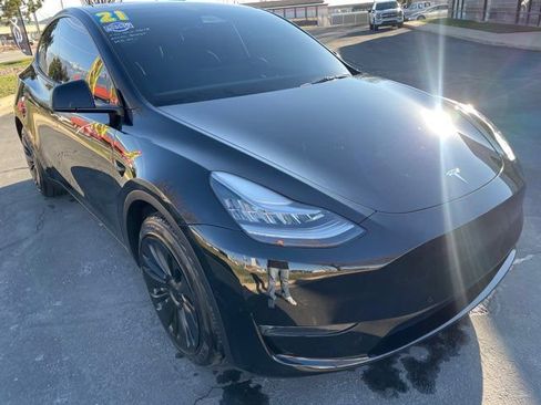 Used 2021 Tesla Model Y Long Range image 31