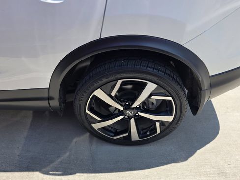 Used 2021 Nissan Rogue Sport SL FWD image 9