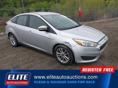 Used 2017 Ford Focus SE FWD image 1