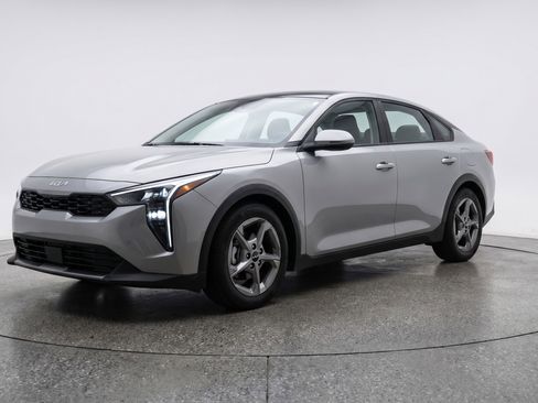 Used 2025 Kia K4 LXS image 3