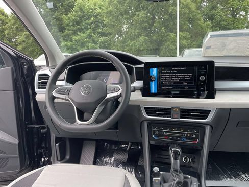 New 2026 Volkswagen Taos SE FWD image 12