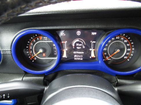 Used 2020 Jeep Gladiator Overland w/ Cold Weather Group image 12