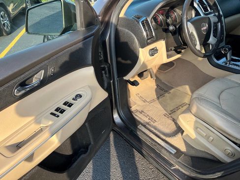 Used 2011 GMC Acadia SLT image 18