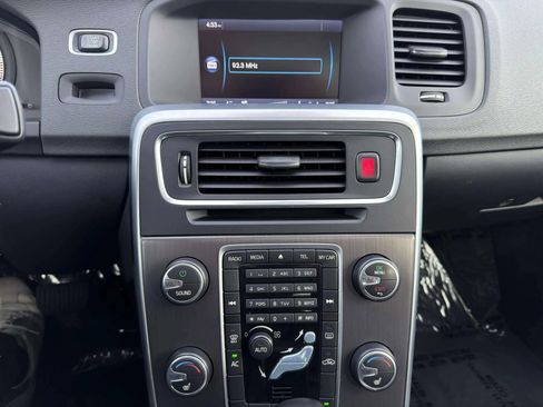 Used 2011 Volvo S60 T6 image 19