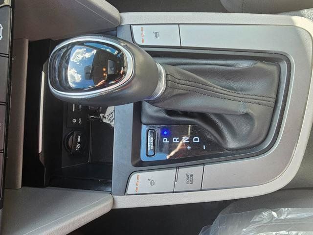 Used 2018 Hyundai Elantra Value Edition FWD image 17