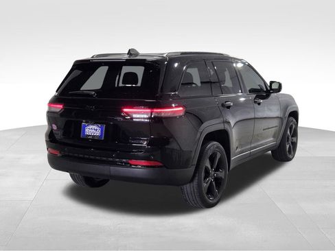 Used 2023 Jeep Grand Cherokee Limited w/ Black Appearance Package AWD/4WD image 26