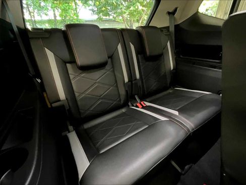 Used 2025 Volkswagen Atlas Peak Edition SE image 31