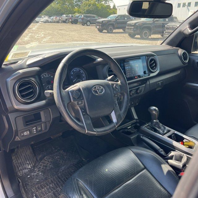 Used 2019 Toyota Tacoma TRD Off-Road AWD/4WD image 19