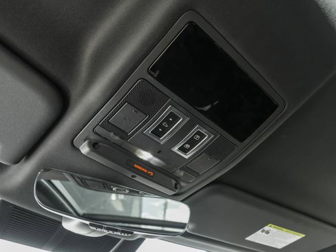 Used 2025 Land Rover Defender 110 S image 20