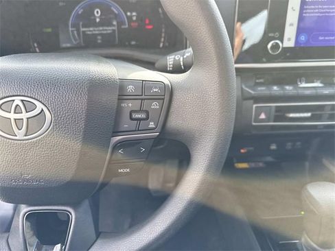 Used 2025 Toyota Camry LE image 23