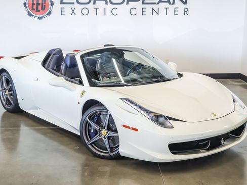 Used 2015 Ferrari 458 Spider RWD image 3