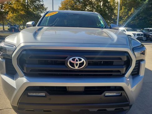 Certified 2025 Toyota Tacoma SR5 image 10