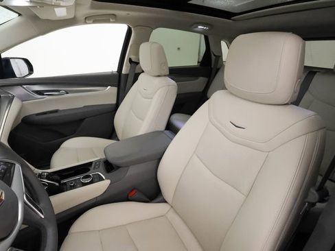 Used 2025 Cadillac XT5 Premium Luxury image 11