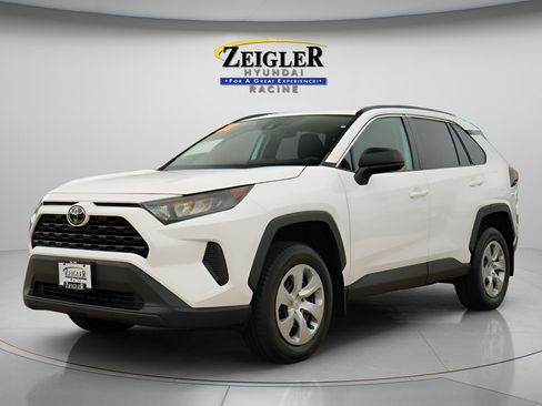 Used 2021 Toyota RAV4 LE AWD/4WD image 3