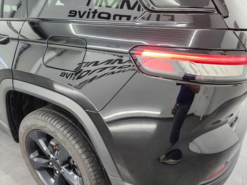 Used 2023 Jeep Grand Cherokee Limited w/ Black Appearance Package image 33