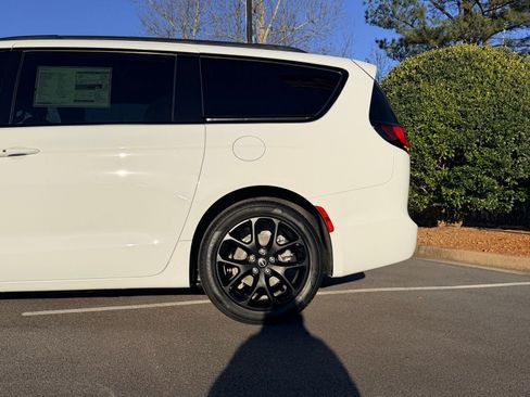 New 2026 Chrysler Pacifica Select w/ S Appearance Package FWD image 6