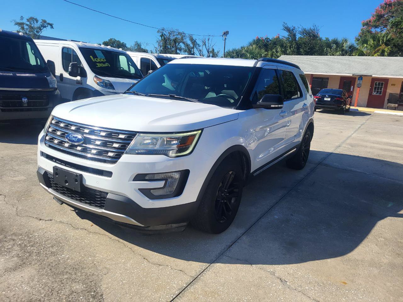 Used 2016 Ford Explorer XLT w/ Equipment Group 202A FWD image 2