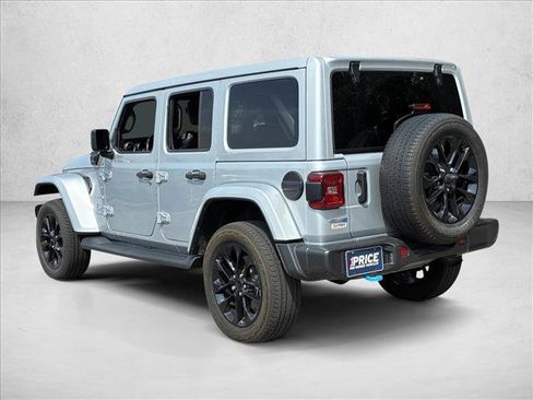 Used 2023 Jeep Wrangler Unlimited Sahara w/ Cold Weather Group AWD/4WD image 7