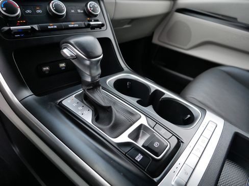 Certified 2022 Kia Carnival LX image 24