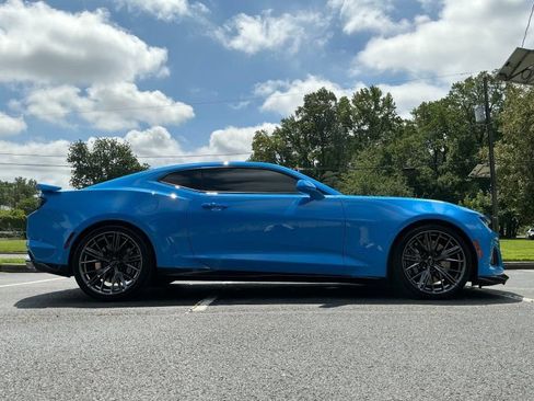 Used 2022 Chevrolet Camaro ZL1 RWD image 5