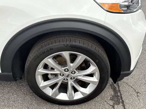 Used 2023 Ford Explorer Platinum w/ Technology Package AWD/4WD image 6