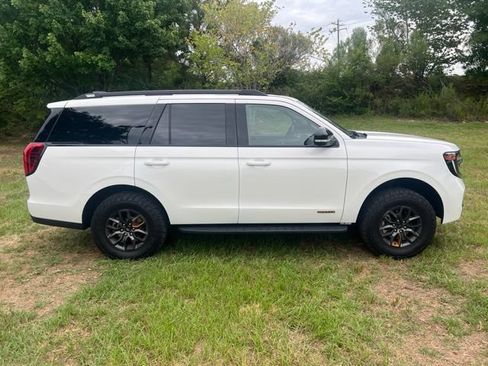 Used 2025 Ford Expedition Tremor AWD/4WD image 6