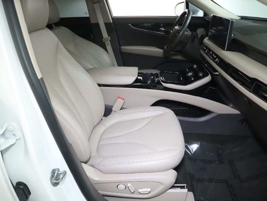 Used 2023 Lincoln Nautilus FWD w/ Premium Package image 34