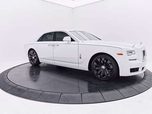 Used 2018 Rolls-Royce Ghost RWD image 19