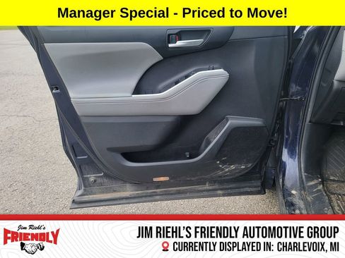 Used 2020 Toyota Highlander XLE AWD/4WD image 10