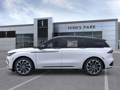 New 2026 Lincoln Nautilus Reserve image 3