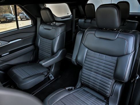 Used 2025 Ford Explorer ST-Line image 17