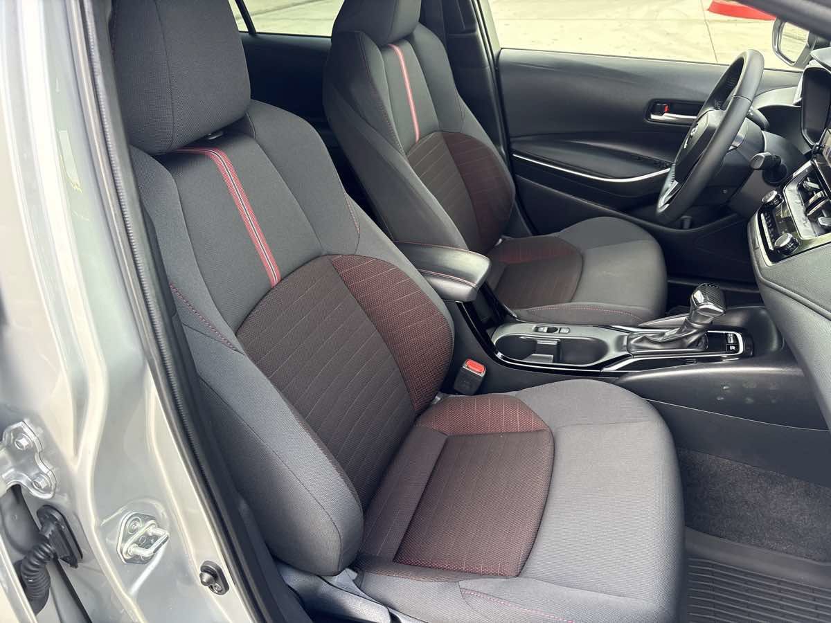 Used 2024 Toyota Corolla SE w/ SE Package FWD image 15