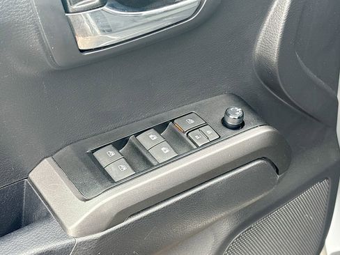 Used 2023 Toyota Tacoma TRD Sport w/ Black Out Package (TMS) image 18