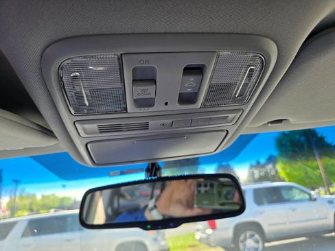 Used 2011 Honda Pilot Touring image 19