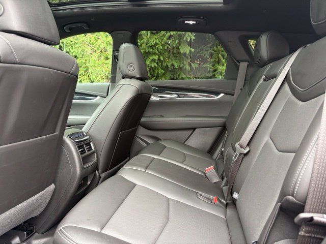Certified 2024 Cadillac XT5 Premium Luxury w/ LPO, Floor Liner Package AWD/4WD image 17