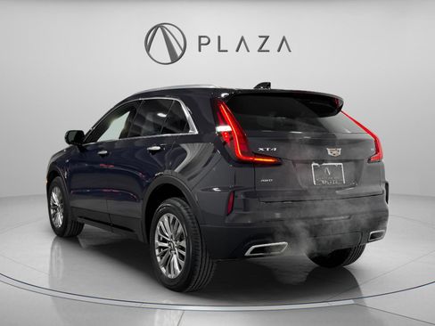 Used 2025 Cadillac XT4 Premium Luxury image 4