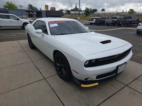 Used 2020 Dodge Challenger R/T w/ Performance Handling Group image 7