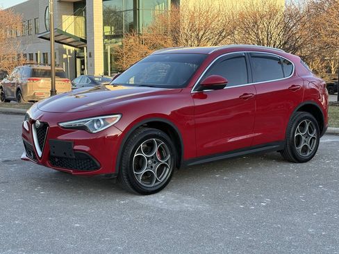 Used 2018 Alfa Romeo Stelvio AWD image 2