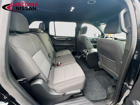 Used 2025 GMC Acadia Elevation image 38