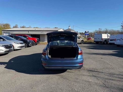 Used 2019 Volkswagen Jetta SE w/ Cold Weather Package image 30