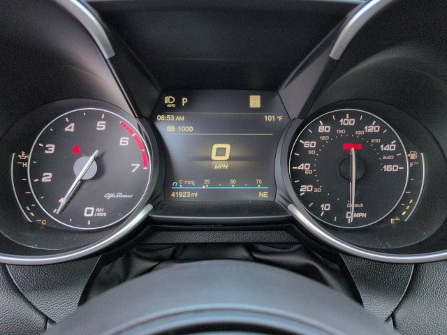 Used 2023 Alfa Romeo Giulia Veloce RWD image 30